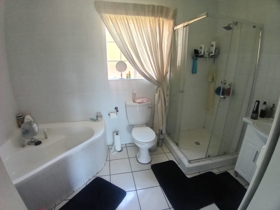 To Let 4 Bedroom Property for Rent in Geelhoutpark North West